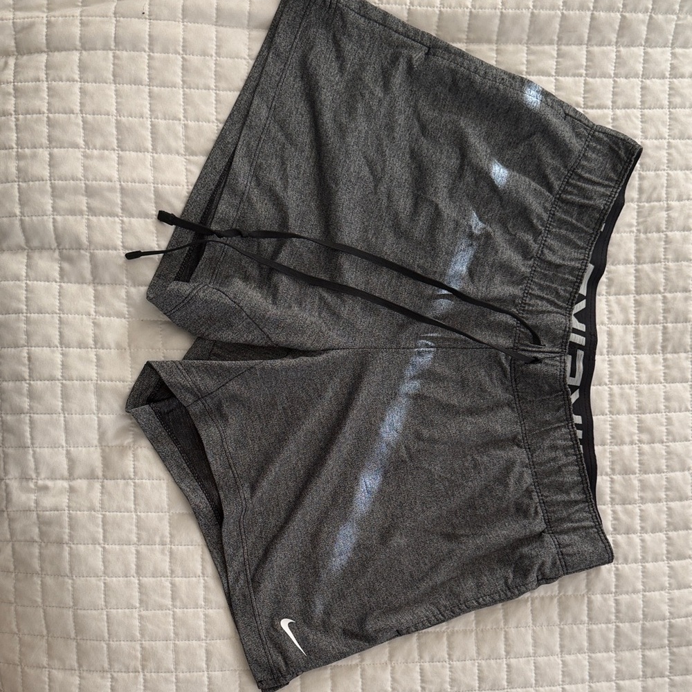 Nike Dri-Fit Men’s Training Shorts Size M Gray